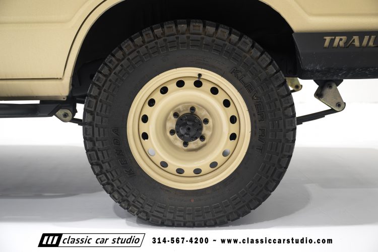 82_Toyota_Land_Cruiser_FJ60_2282-38