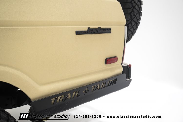 82_Toyota_Land_Cruiser_FJ60_2282-39