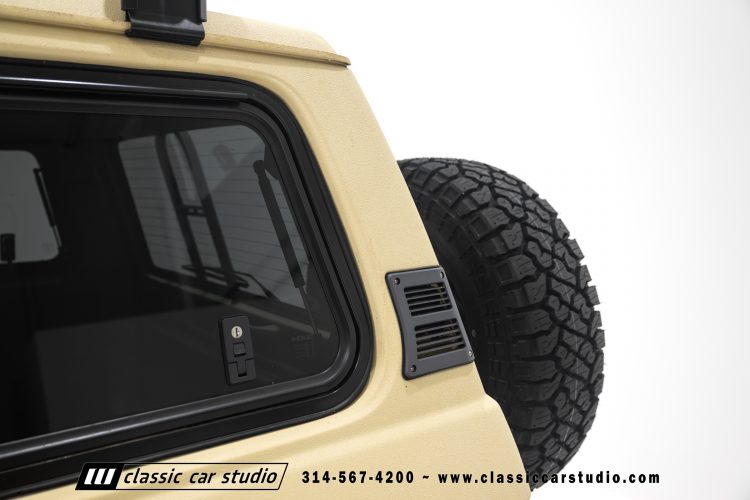 82_Toyota_Land_Cruiser_FJ60_2282-40