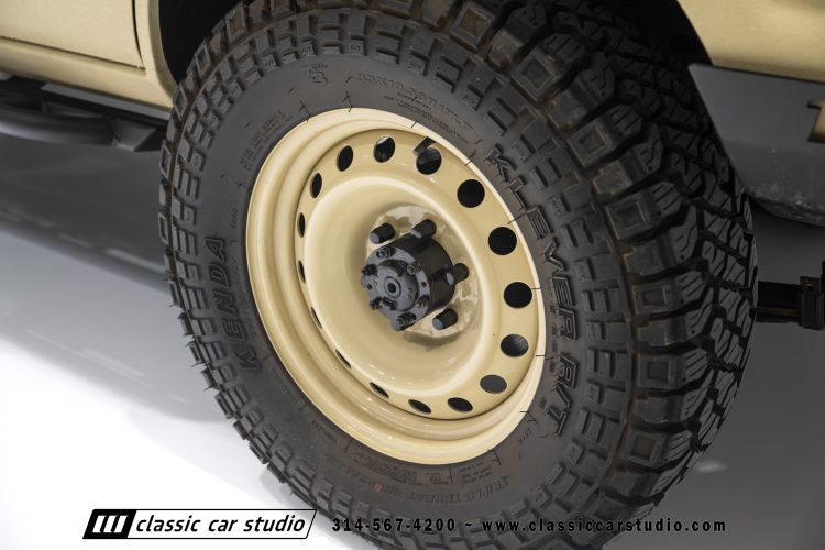 82_Toyota_Land_Cruiser_FJ60_2282-41