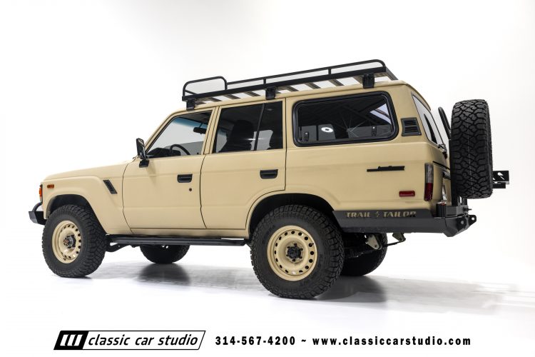 82_Toyota_Land_Cruiser_FJ60_2282-42