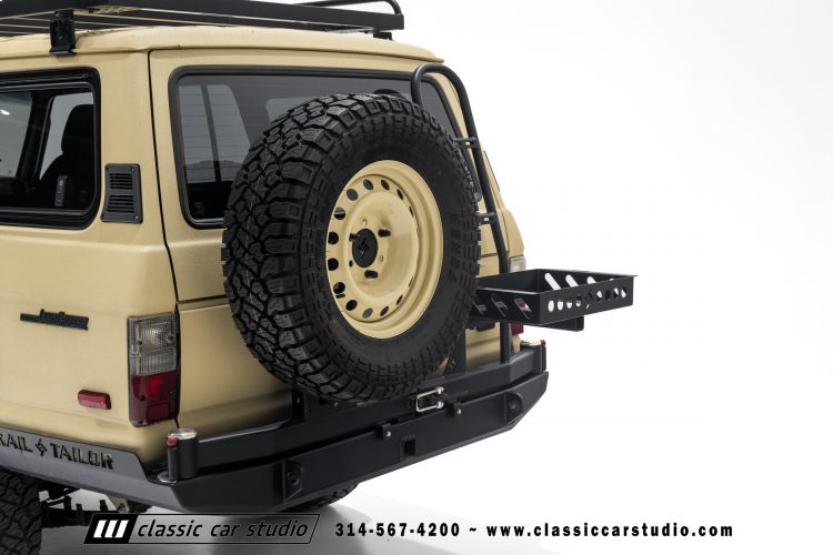 82_Toyota_Land_Cruiser_FJ60_2282-48