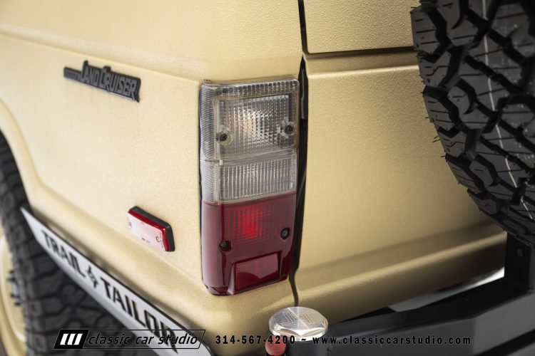 82_Toyota_Land_Cruiser_FJ60_2282-50