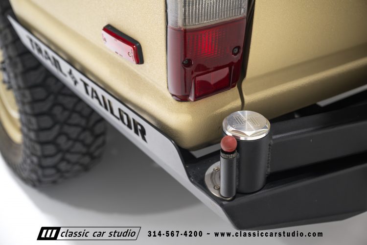 82_Toyota_Land_Cruiser_FJ60_2282-51