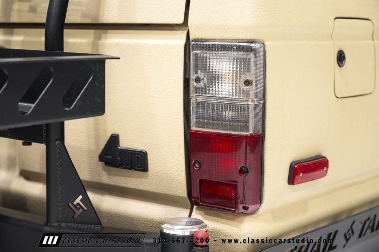 82_Toyota_Land_Cruiser_FJ60_2282-55