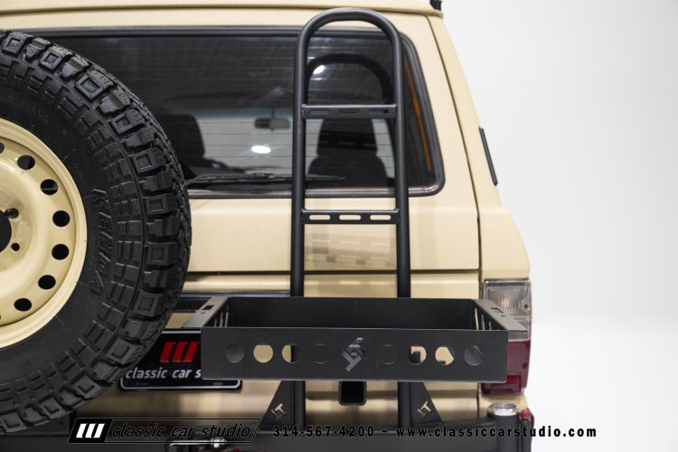 82_Toyota_Land_Cruiser_FJ60_2282-56