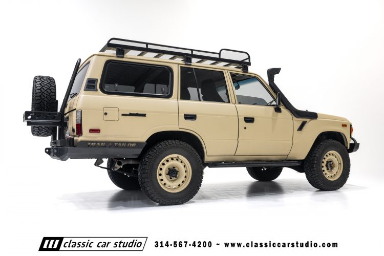 82_Toyota_Land_Cruiser_FJ60_2282-57
