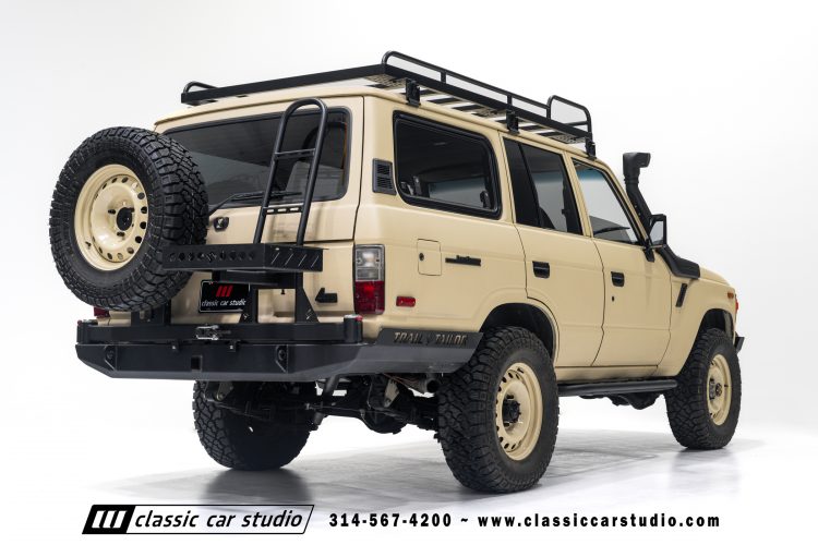 82_Toyota_Land_Cruiser_FJ60_2282-61
