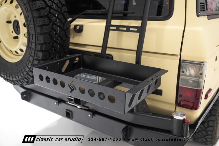 82_Toyota_Land_Cruiser_FJ60_2282-62