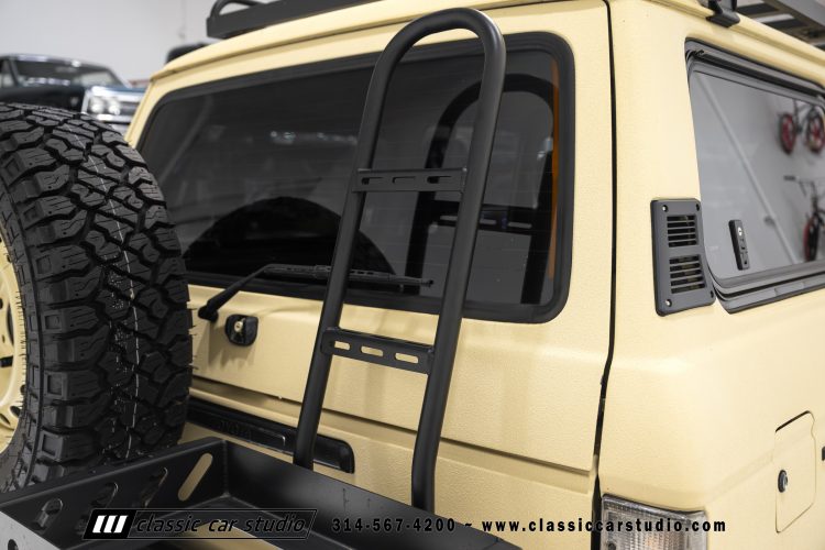 82_Toyota_Land_Cruiser_FJ60_2282-63