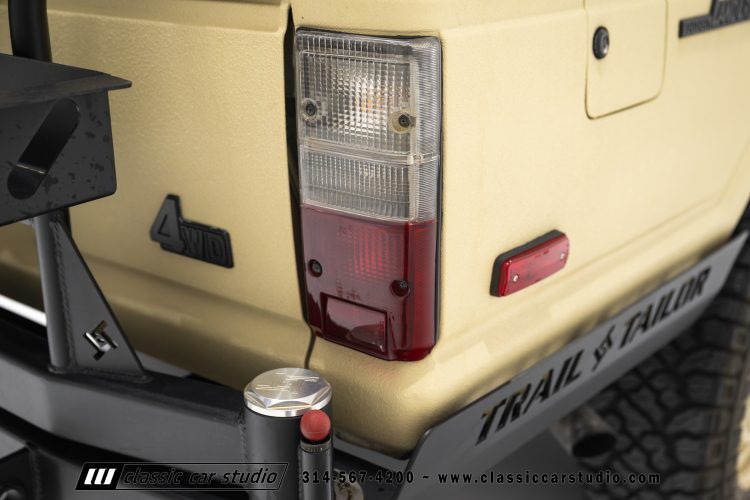 82_Toyota_Land_Cruiser_FJ60_2282-64