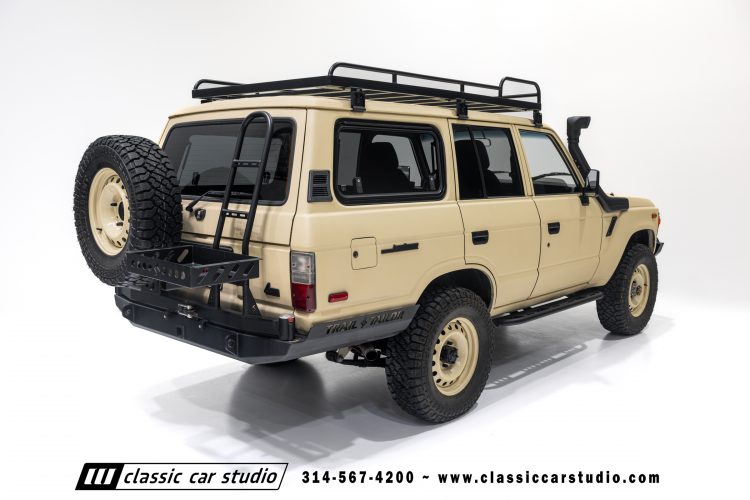 82_Toyota_Land_Cruiser_FJ60_2282-65