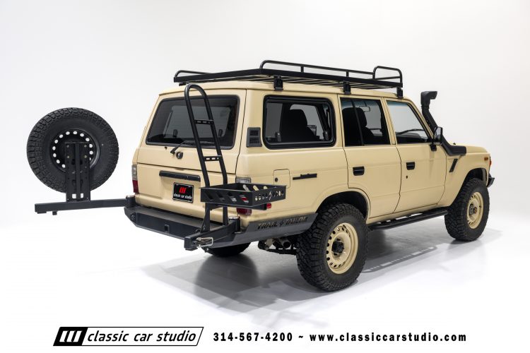 82_Toyota_Land_Cruiser_FJ60_2282-67