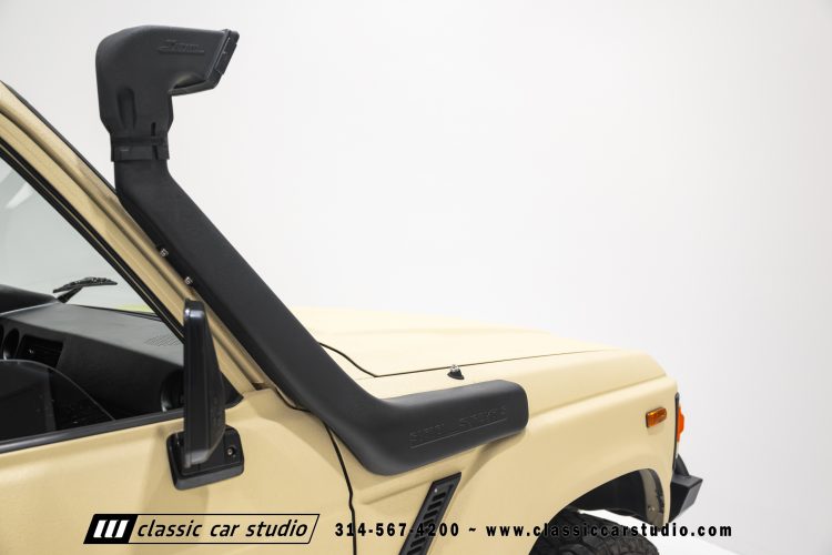 82_Toyota_Land_Cruiser_FJ60_2282-68