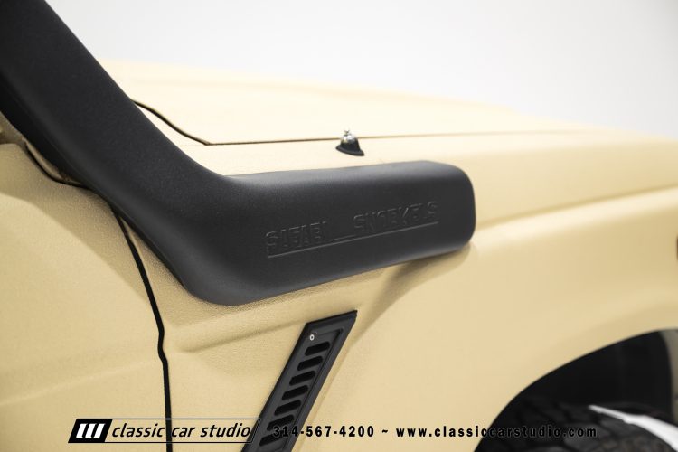 82_Toyota_Land_Cruiser_FJ60_2282-69
