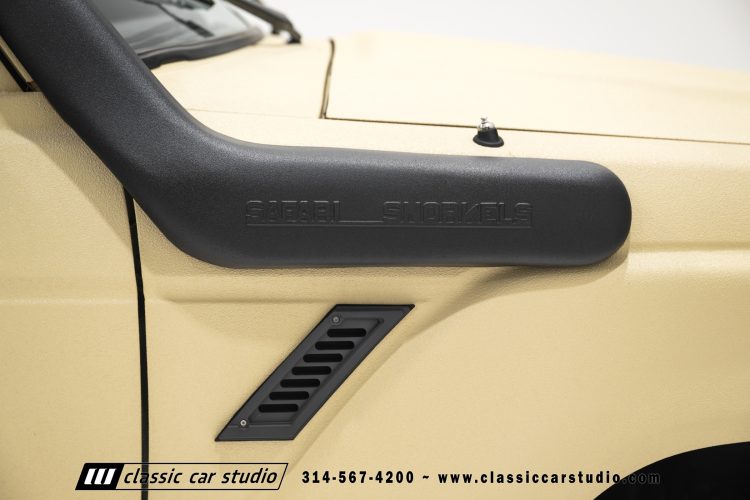 82_Toyota_Land_Cruiser_FJ60_2282-71