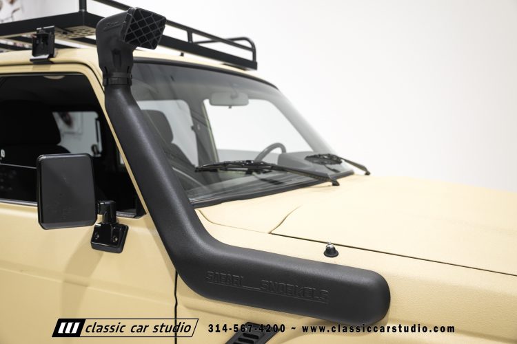 82_Toyota_Land_Cruiser_FJ60_2282-73