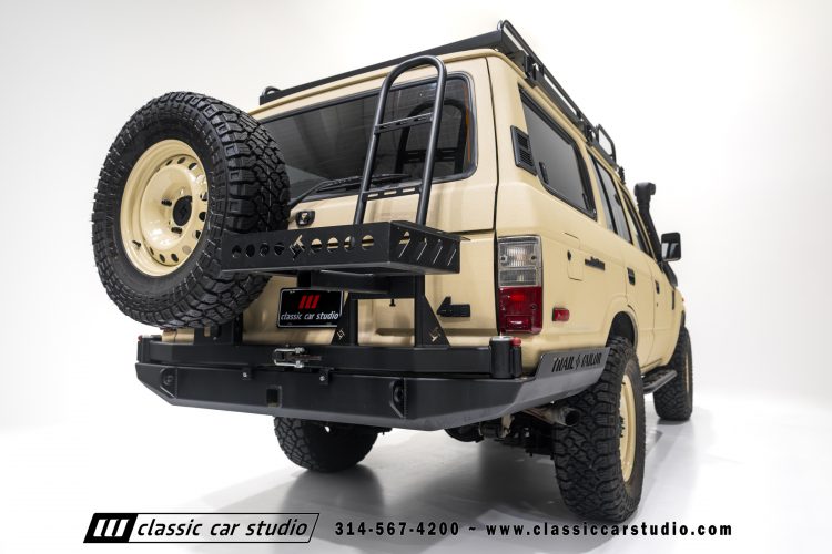 82_Toyota_Land_Cruiser_FJ60_2282-75