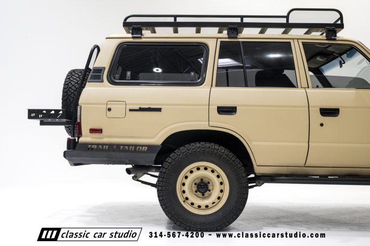 82_Toyota_Land_Cruiser_FJ60_2282-77
