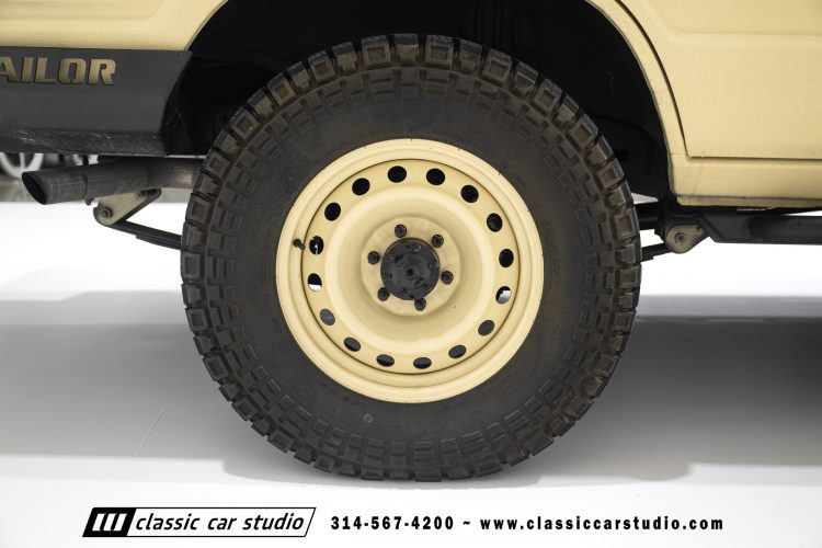 82_Toyota_Land_Cruiser_FJ60_2282-78