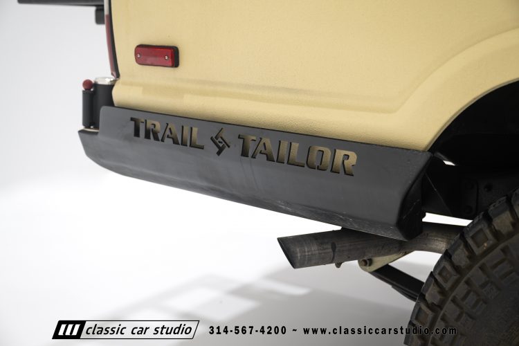 82_Toyota_Land_Cruiser_FJ60_2282-79