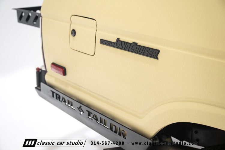 82_Toyota_Land_Cruiser_FJ60_2282-80