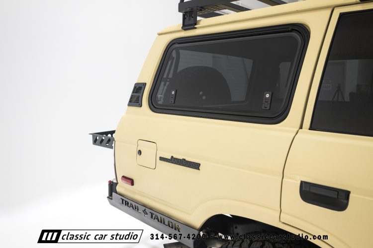 82_Toyota_Land_Cruiser_FJ60_2282-81