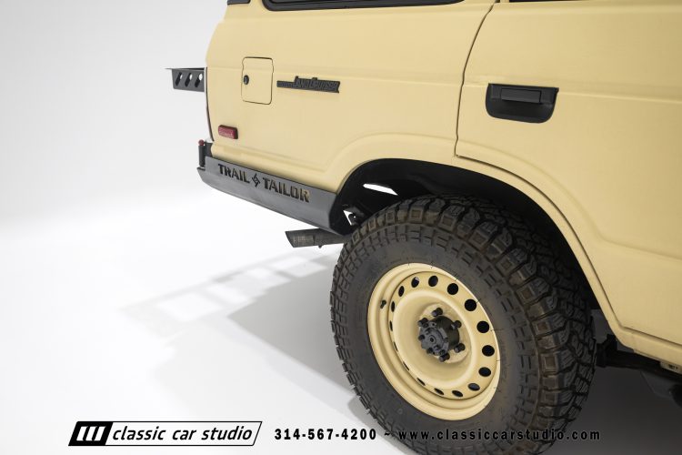 82_Toyota_Land_Cruiser_FJ60_2282-82