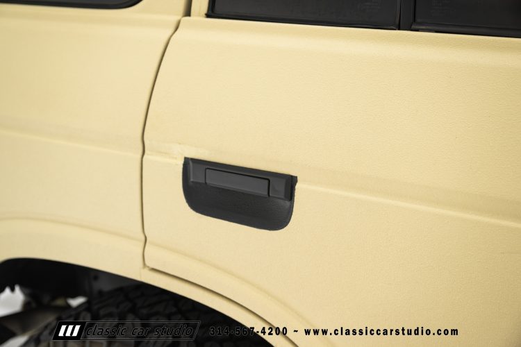 82_Toyota_Land_Cruiser_FJ60_2282-83