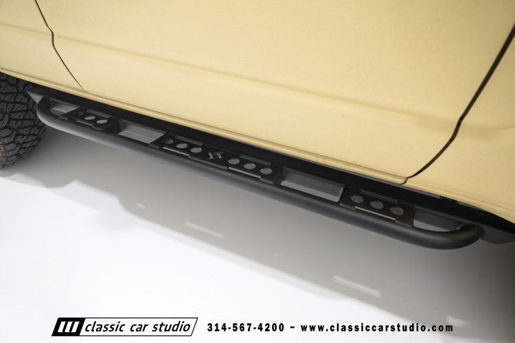 82_Toyota_Land_Cruiser_FJ60_2282-84