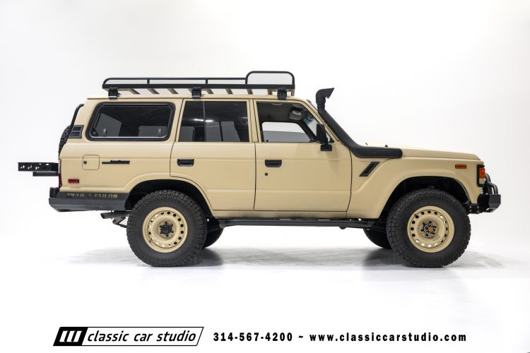 82_Toyota_Land_Cruiser_FJ60_2282-85