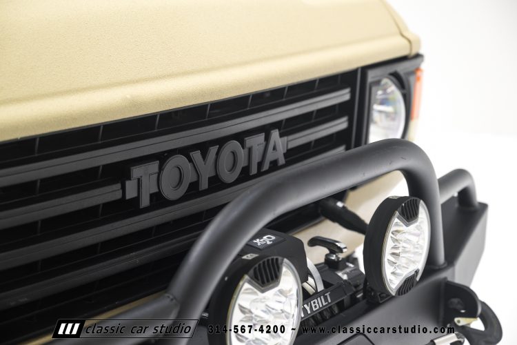 82_Toyota_Land_Cruiser_FJ60_2282-96