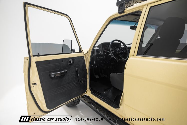 82_Toyota_Land_Cruiser_FJ60_2282-99