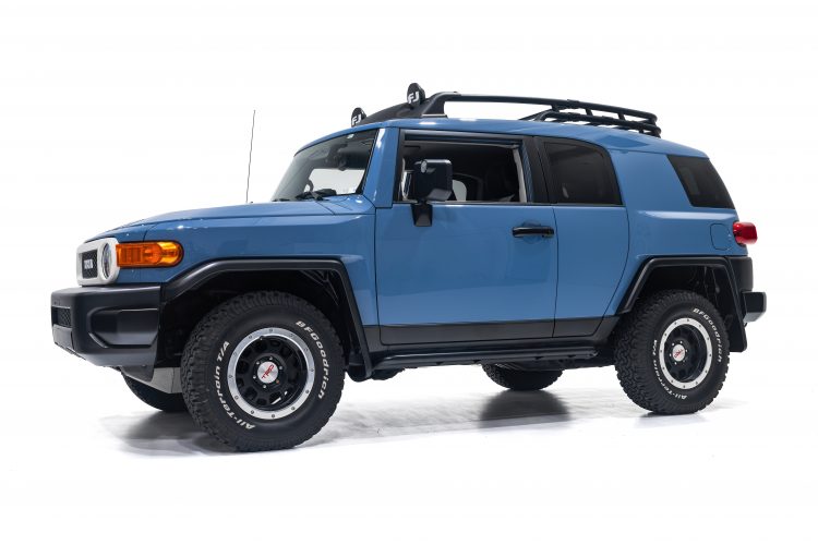 2014_Toyota_FJ_Cruiser_01_2284_Showcase
