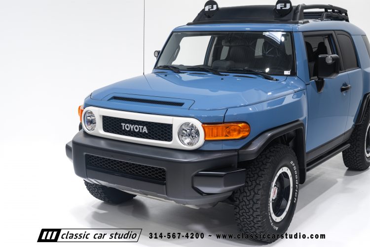 2014_Toyota_FJ_Cruiser_2284-10