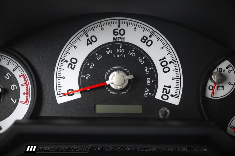 2014_Toyota_FJ_Cruiser_2284-100