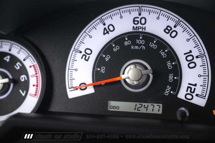 2014_Toyota_FJ_Cruiser_2284-101