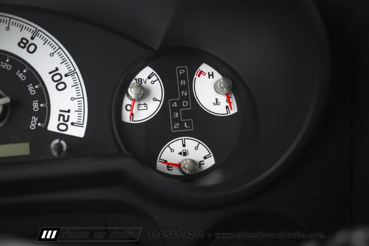 2014_Toyota_FJ_Cruiser_2284-102