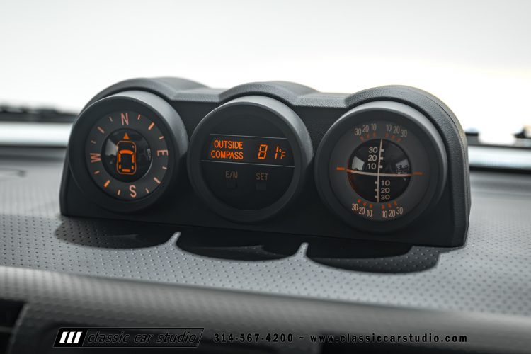 2014_Toyota_FJ_Cruiser_2284-109
