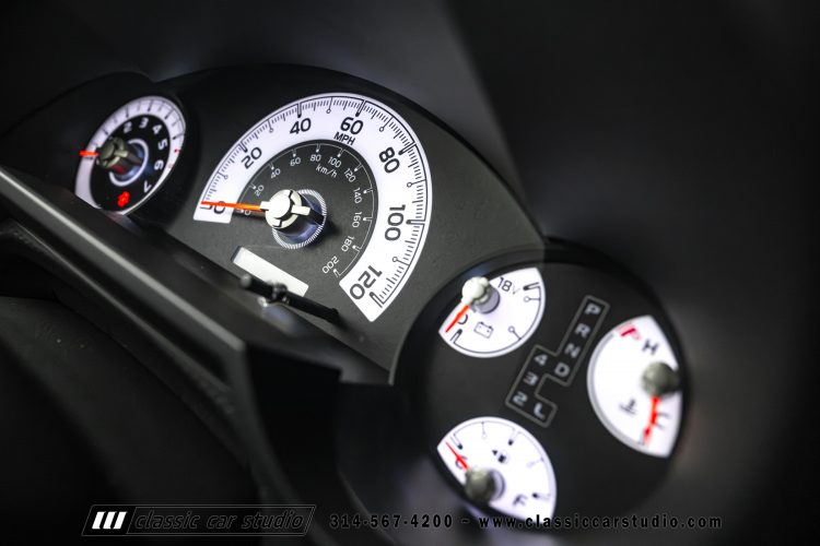 2014_Toyota_FJ_Cruiser_2284-111