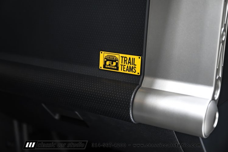 2014_Toyota_FJ_Cruiser_2284-116
