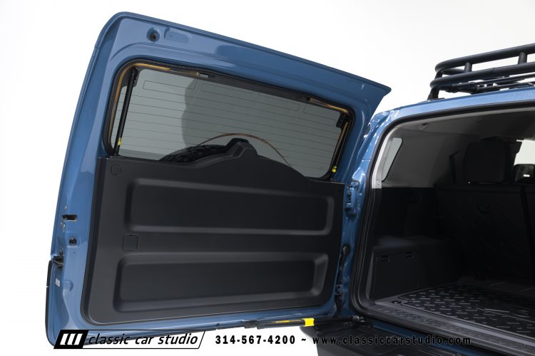 2014_Toyota_FJ_Cruiser_2284-127
