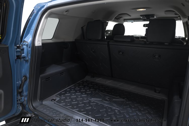 2014_Toyota_FJ_Cruiser_2284-130