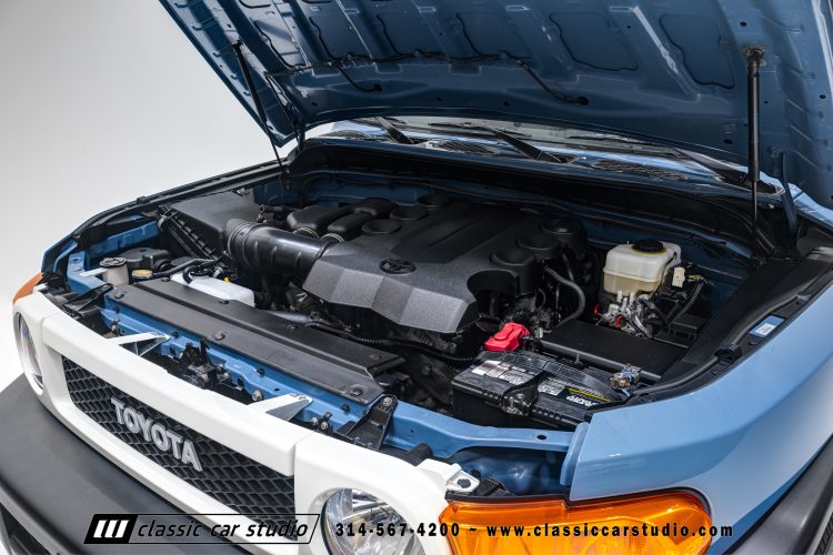 2014_Toyota_FJ_Cruiser_2284-132