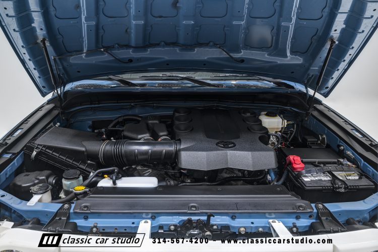 2014_Toyota_FJ_Cruiser_2284-133