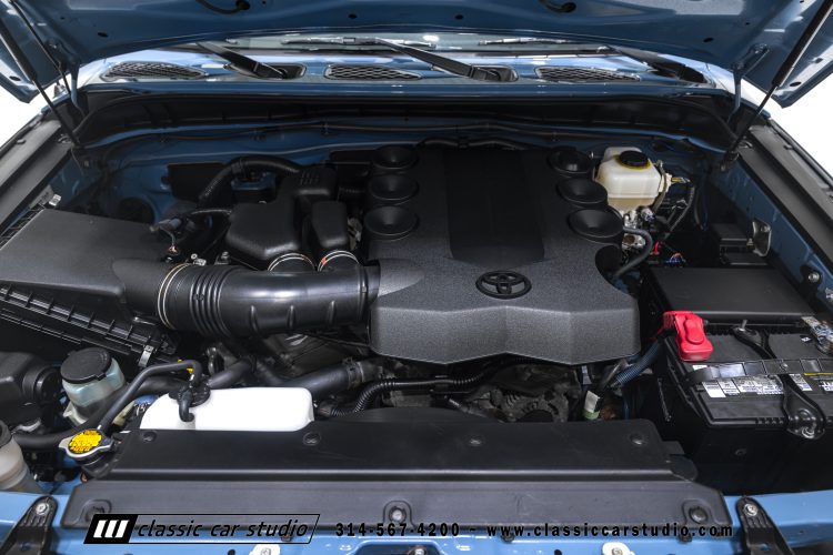 2014_Toyota_FJ_Cruiser_2284-134