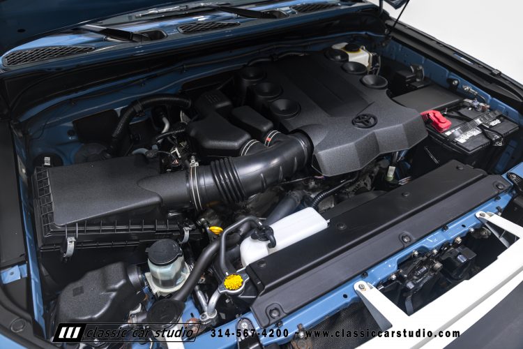 2014_Toyota_FJ_Cruiser_2284-135