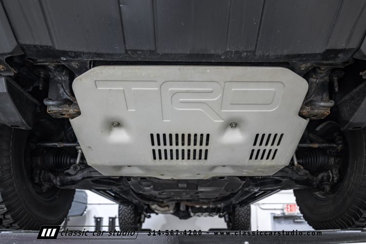 2014_Toyota_FJ_Cruiser_2284-136
