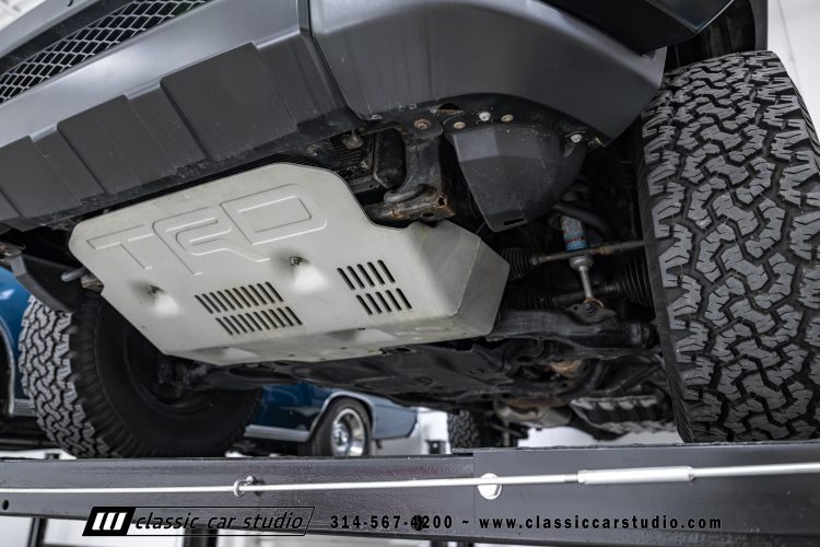 2014_Toyota_FJ_Cruiser_2284-139