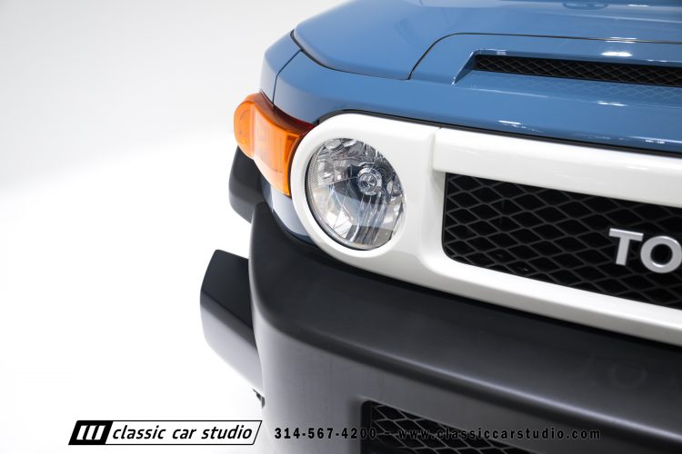 2014_Toyota_FJ_Cruiser_2284-14